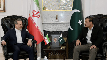در اوج تنش میان ایران و آمریکا، میانجی‌ها فعال شدند؛ عراقچی با فرمانده ارتش پاکستان و وزیر خارجه ترکیه گفت‌وگو کرد | هشدار درباره هرگونه اقدام آمریکا