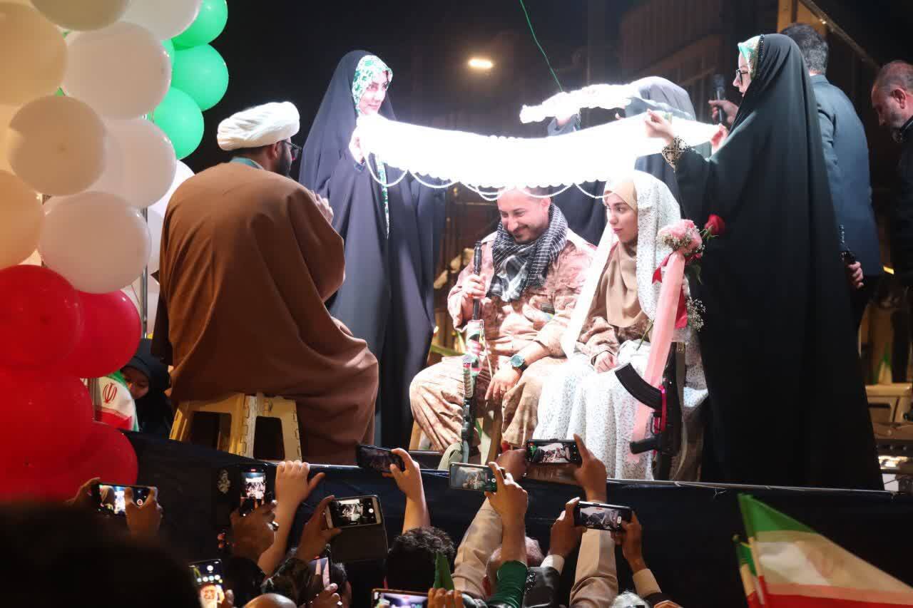 جشن ساده عروسی در شلوغی میدان | داماد بهشهری: بهترین هدیه را از مردم گرفتیم