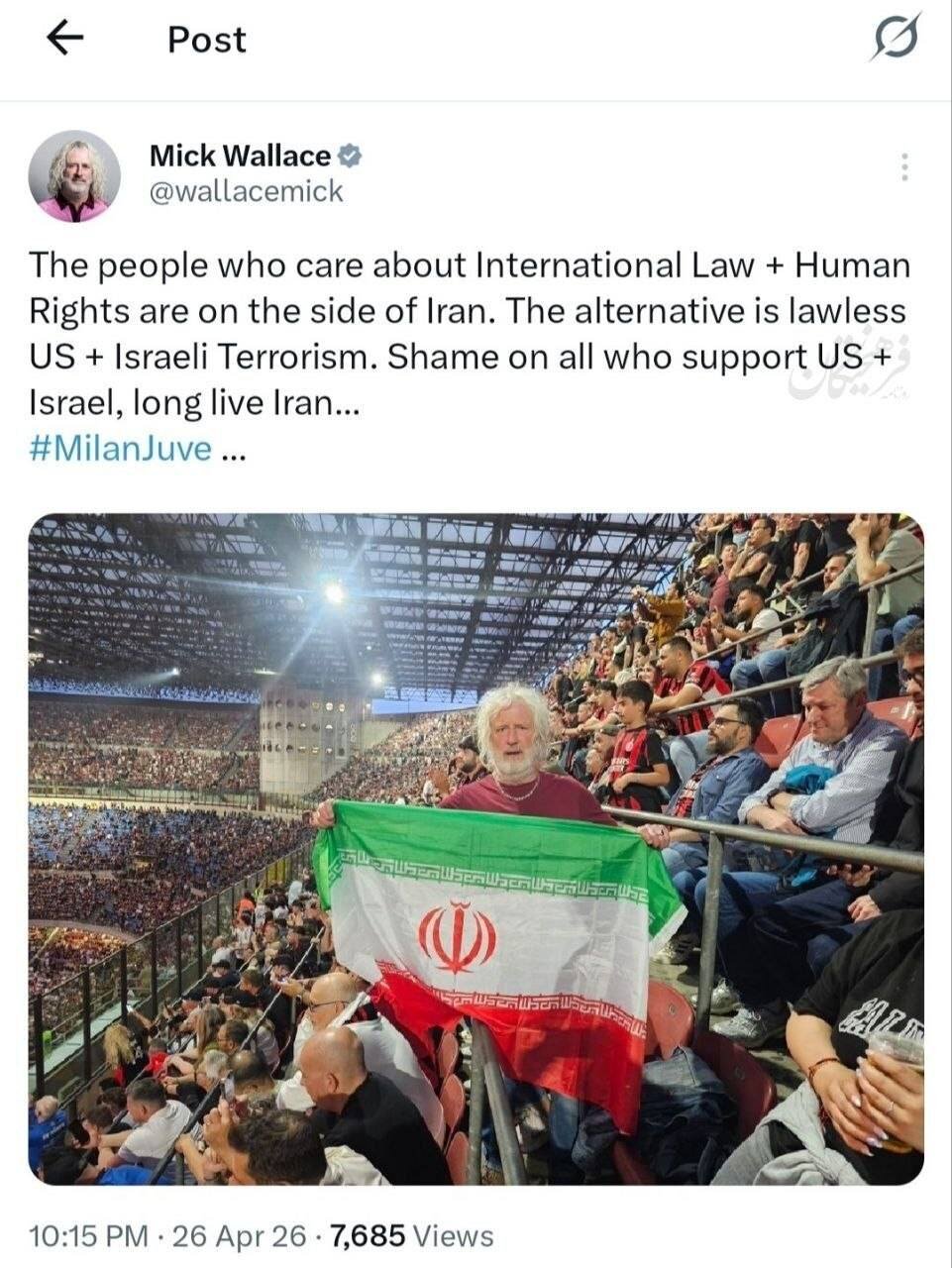 سیاستمدار ایرلندی با پرچم ایران به استادیوم رفت | عکس