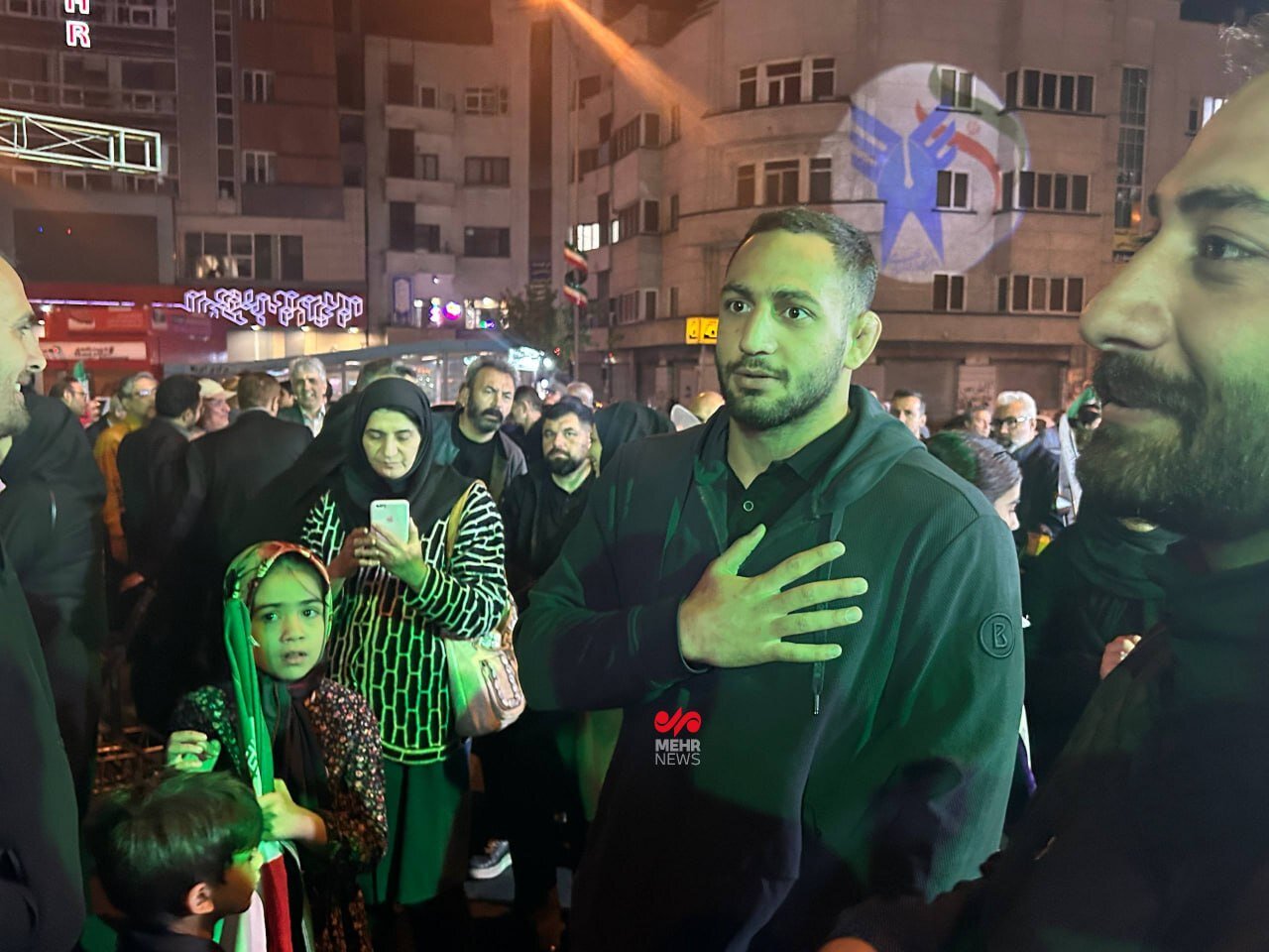 قهرمان کشتی در اجتماع میدان فردوسی+ عکس