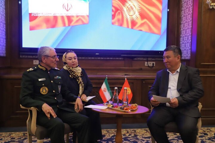مقام ارشد نظامی ایران در بیشکک+ تصاویر | تجربیاتمان در شکست آمریکا را در اختیار شما قرار میدهیم