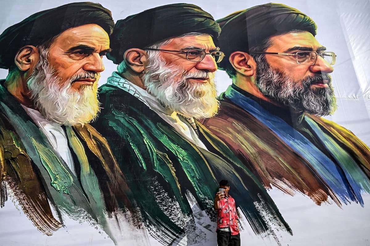 بیلبورد بسیار بزرگ از رهبران ایران در هند | ببینید