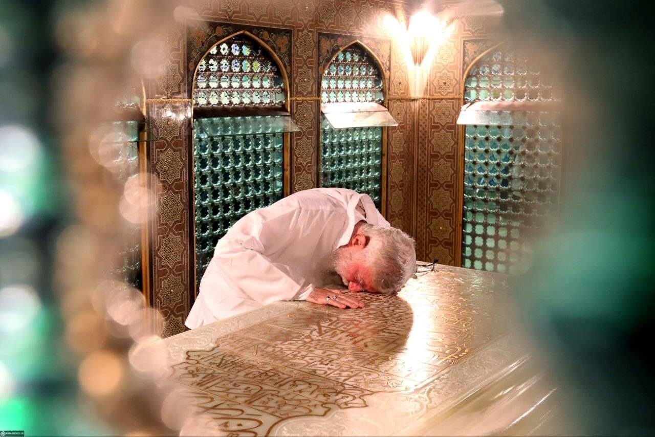 تصویر حکم انتصاب رهبر شهید به عنوان رئیس خدمه‌ آستان قدس رضوی | ببینید