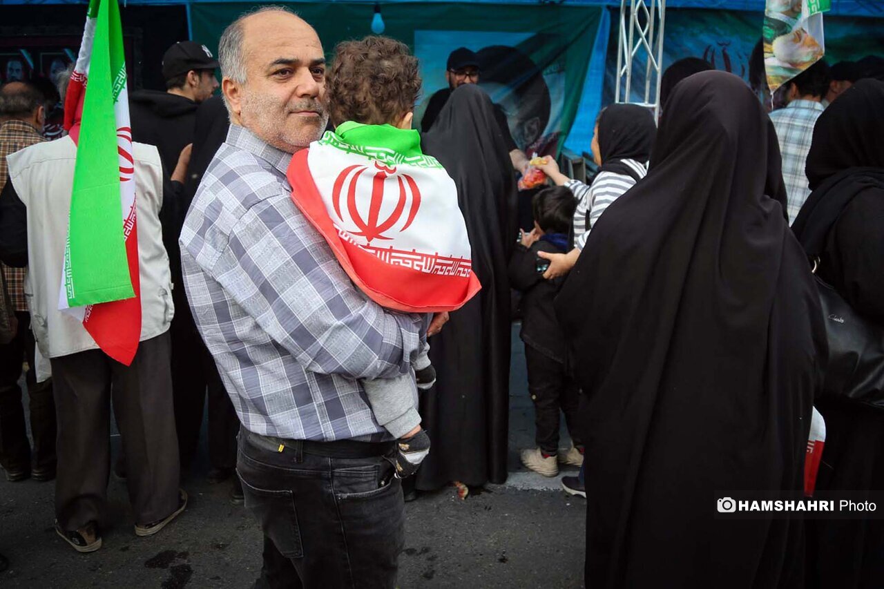 روایت همشهری از حال و هوای تهران در مسیر ۱۰ کیلومتری اجتماع بزرگ امامرضاییها