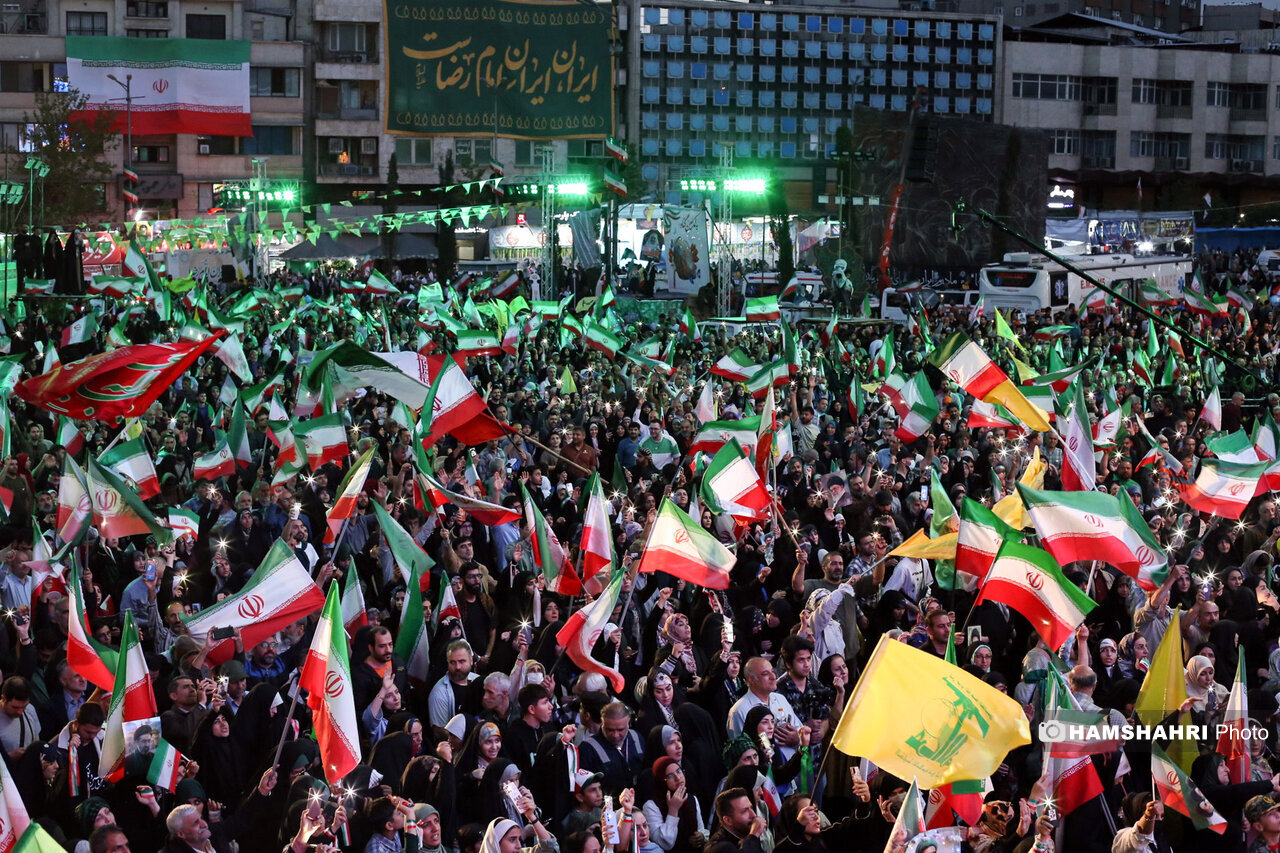 روایت همشهری از حال و هوای تهران در مسیر ۱۰ کیلومتری اجتماع بزرگ امامرضاییها