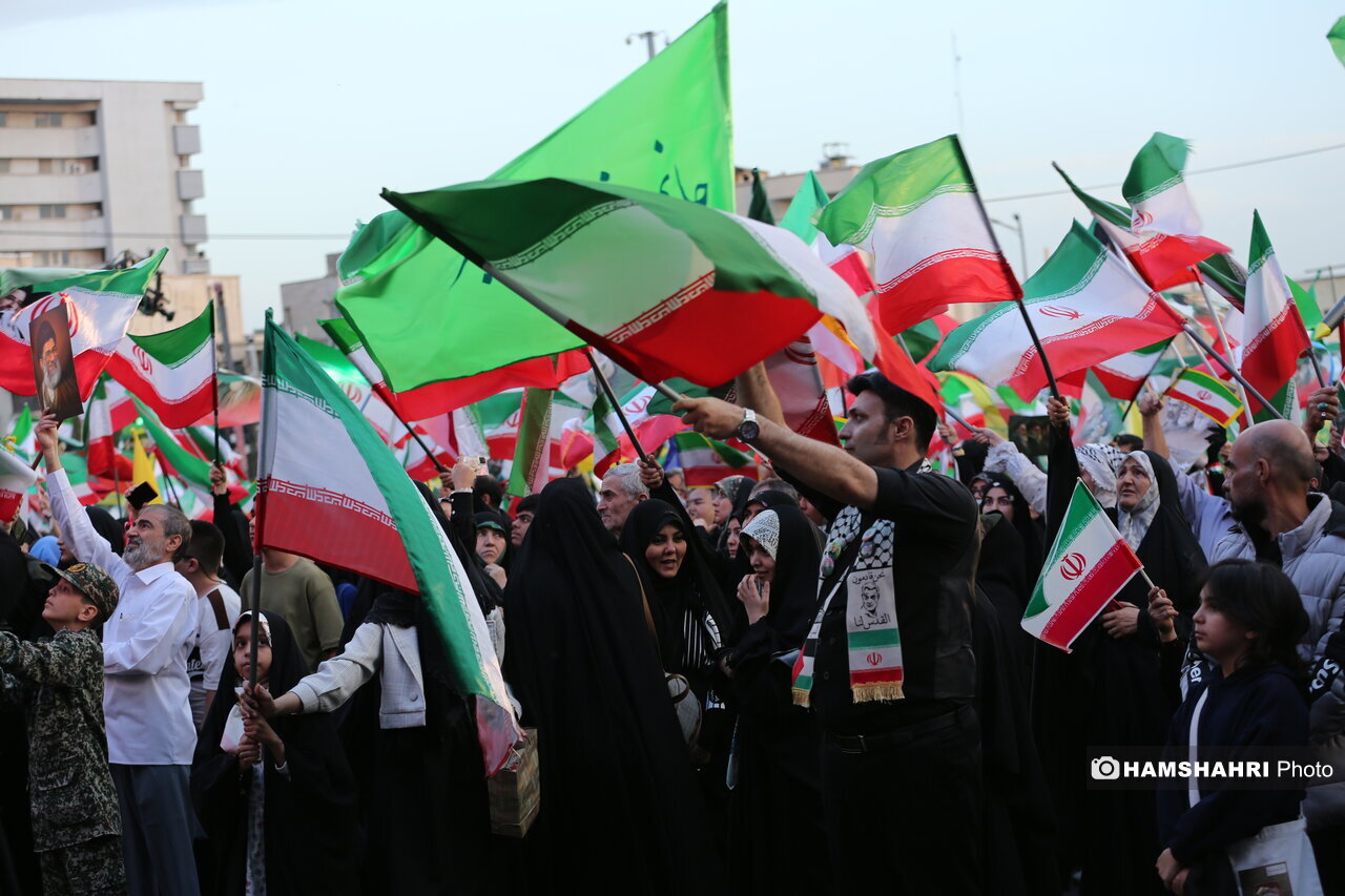 روایت همشهری از حال و هوای تهران در مسیر ۱۰ کیلومتری اجتماع بزرگ امامرضاییها