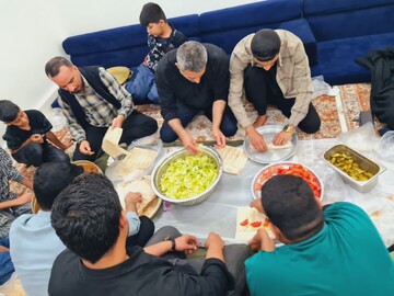 نذر ساندویج فلافل تا بسته ‌بندی میوه برای تجمعات شبانه | روایت رستورانی در حمیدیه که پای کار مقاومت است