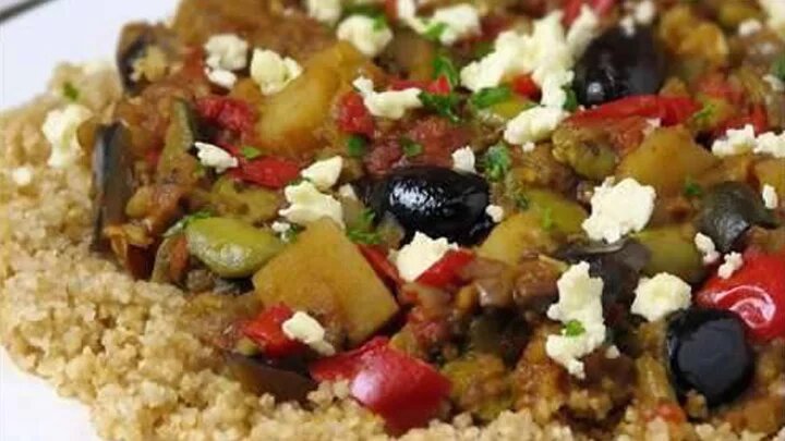 خوراک باقلا و بادمجان یونانی؛ یک وعده سبک و پرعطر خوراک باقلا و بادمجان یونانی؛ یک وعده سبک و پرعطر