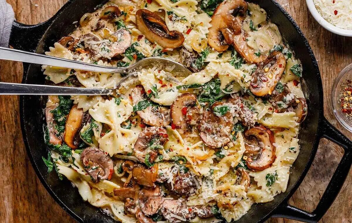 طرز تهیه پاستا اسفناج؛ فوری و خوشمزه طرز تهیه پاستا اسفناج؛ فوری و خوشمزه