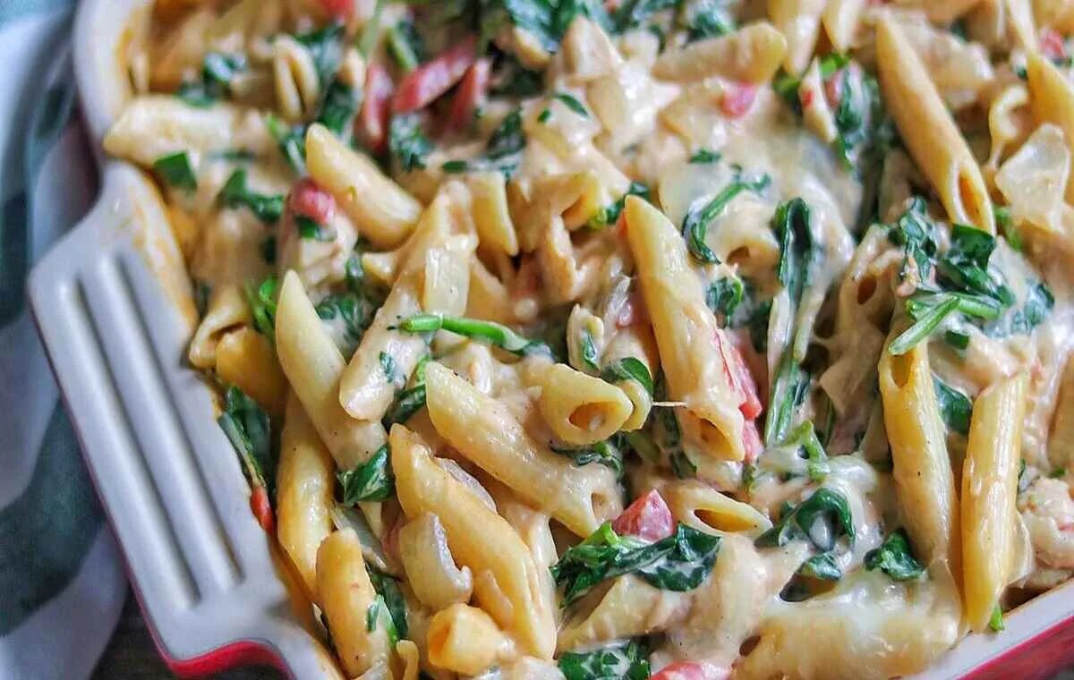 طرز تهیه پاستا اسفناج؛ فوری و خوشمزه طرز تهیه پاستا اسفناج؛ فوری و خوشمزه