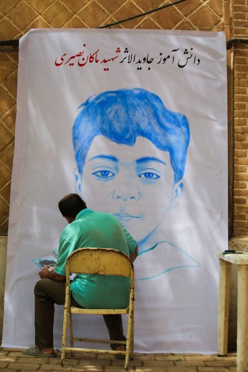 نقاشی جالب چهره شهید ماکان نصیری با اثر انگشت | تصاویر