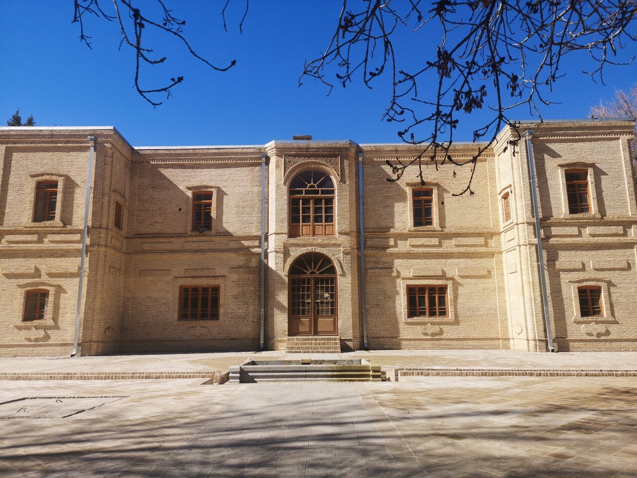 جزئیات خسارت میراث فرهنگی در لرستان در جنگ تحمیلی سوم + تصاویر قبل و بعد | آسیب به بناهای تاریخی در قلعه فلک‌الافلاک