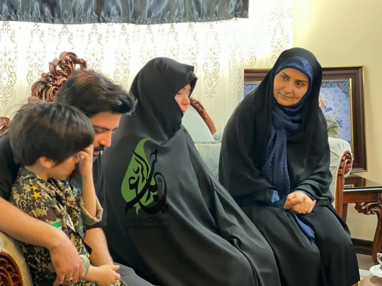 دستنوشته فرزانه صادق برای خانواده شهید عبدالرحیم موسوی + عکس