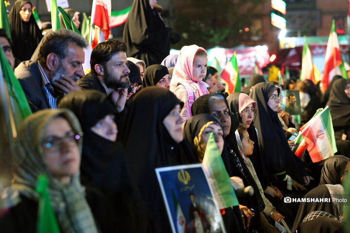 تجمع شبانه مردمی در میدان انقلاب