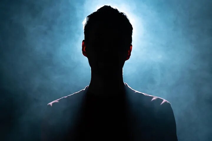ویژگی افرادی که هم ارتباط میخواهند، هم از آن میترسند