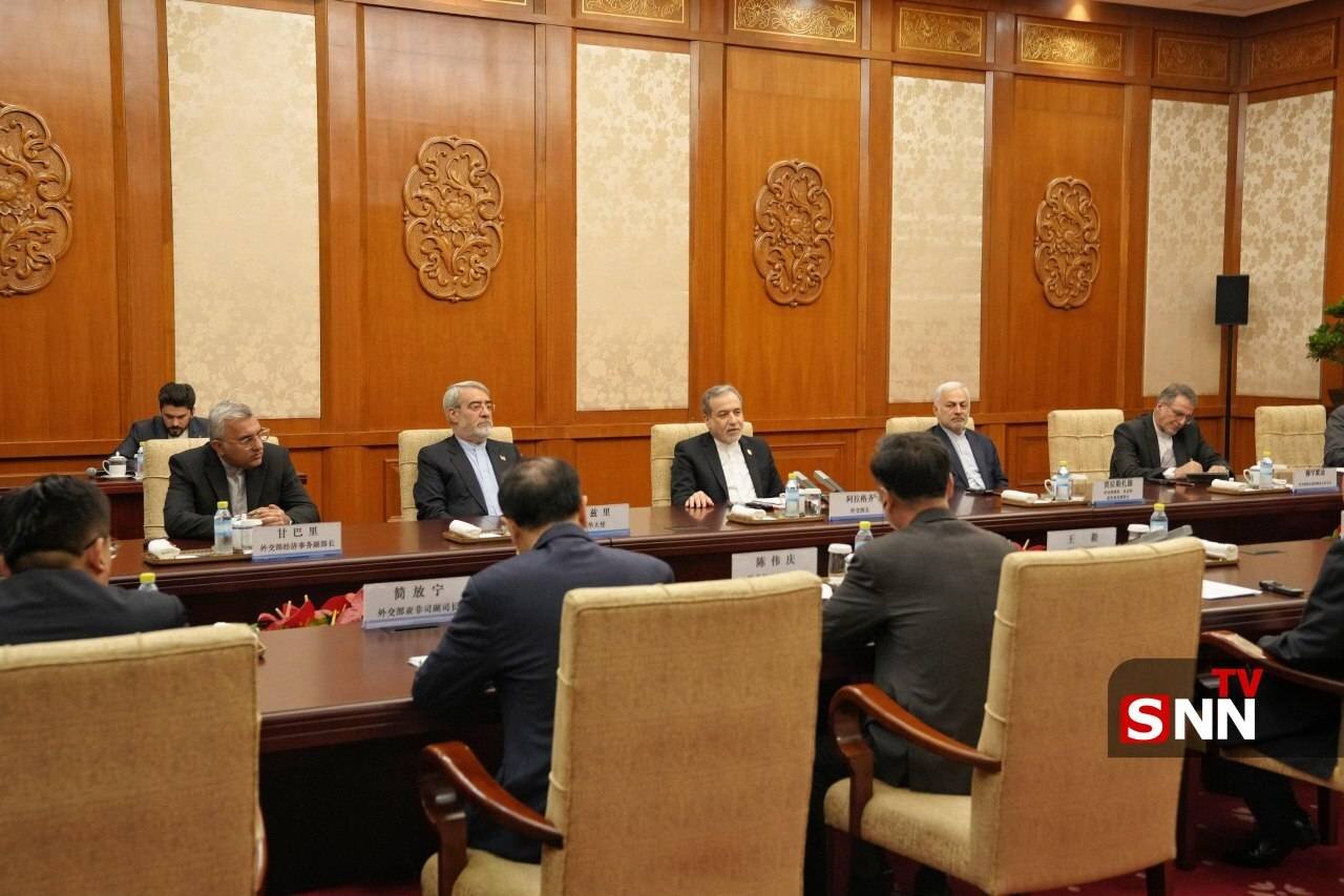 تصاویری از دیدار عراقچی با وانگ یی در پکن