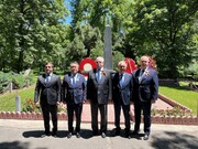 حضور سفیر روسیه بر مزار سربازان کشته شده روس در تهران | تصاویر