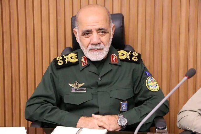 تصویر کمتر دیده شده از سرلشکر عبدالهی در کنار رهبر شهید انقلاب