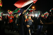 تجمع شبانه در میدان انقلاب