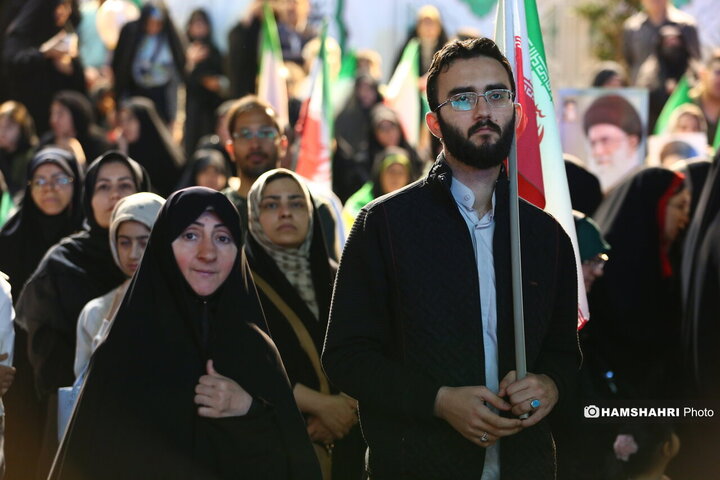 تجمع شبانه مردمی در میدان انقلاب