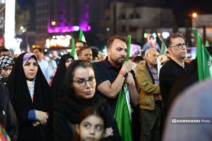 تجمع شبانه مردمی در میدان انقلاب