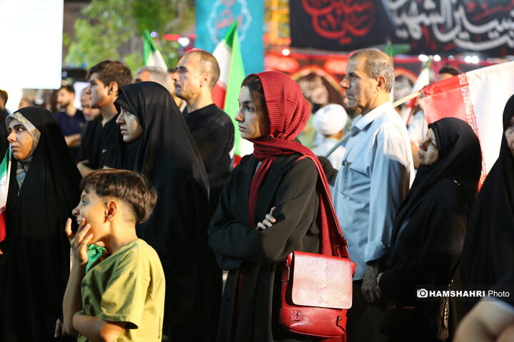 تجمع شبانه مردمی در میدان انقلاب