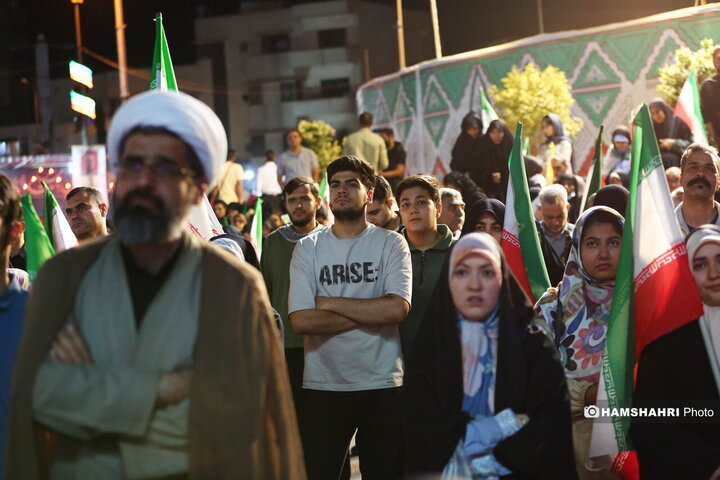 تجمع شبانه مردمی در میدان انقلاب