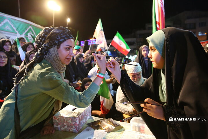 تجمع شبانه مردمی در میدان انقلاب