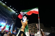 پسر شر و شلوغی که در میدان انقلاب توبه کرد! + ویدئو