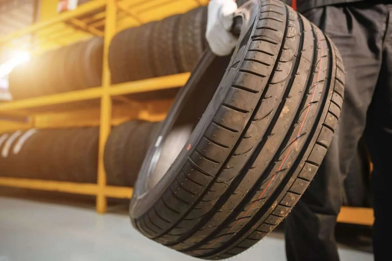 لاستیک پهن یا لاستیک باریک؛ کدام انتخاب بهتر و ایمن‌تری برای خودرو است؟
