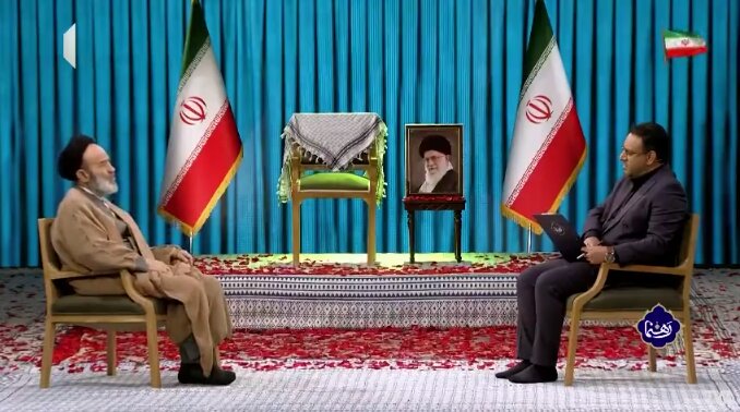 مادر شهید گفته بود راضی نیستم آقا به تشییع فرزندم بیاید! | ویدئو