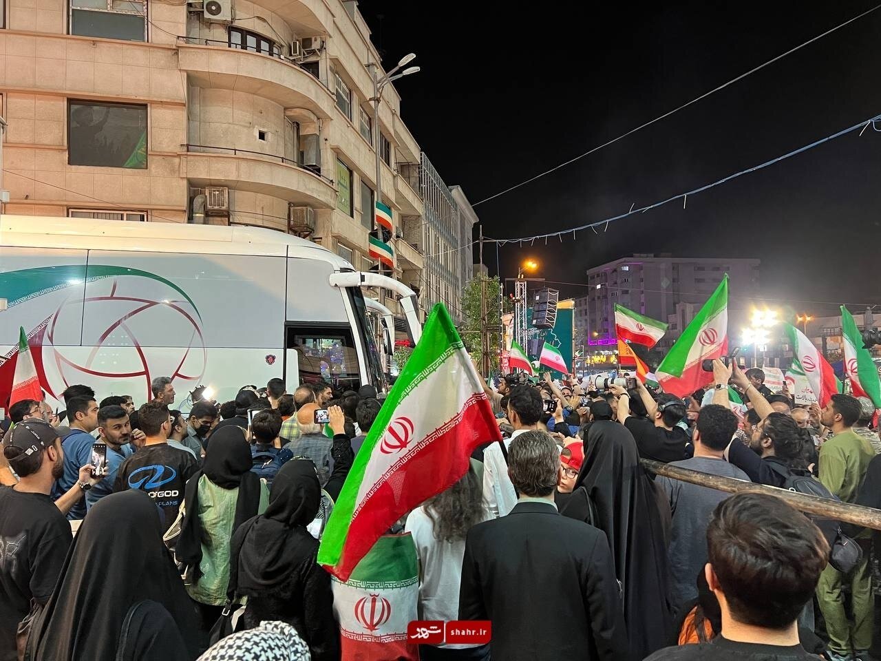 بدرقه تیم ملی فوتبال ایران از میدان انقلاب اسلامی+تصاویر