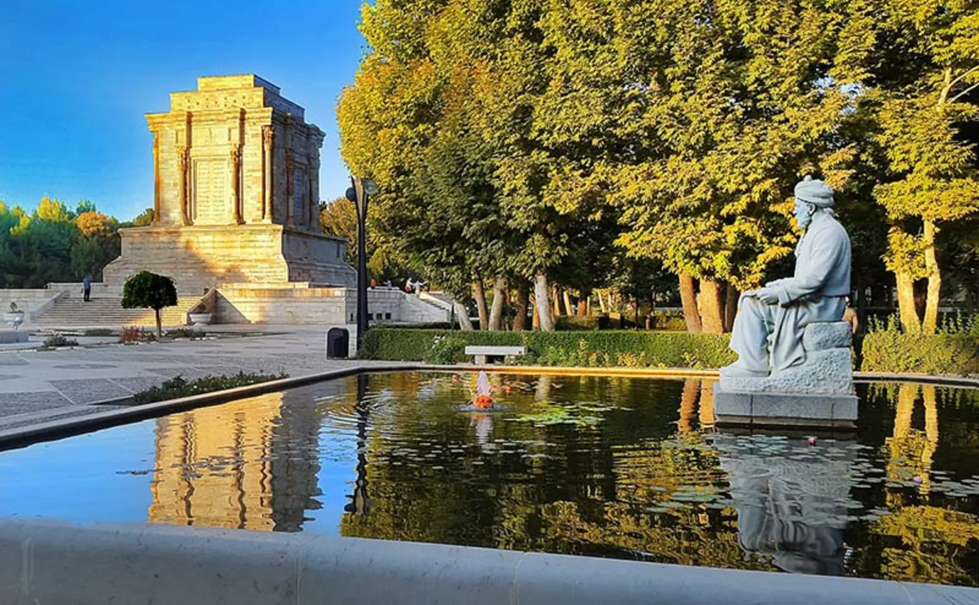ستایش دلیری ایرانیان | گذری تصویری بر حضور نمادهای شاهنامه در شهر، در روز بزرگداشت حکیم توس