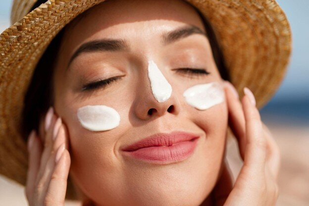 پایان وابستگی کِرم‌های دست و صورت به مواد شیمیایی | نسل جدید کرم‌های ضدآفتاب از باکتری ساخته می‌شوند