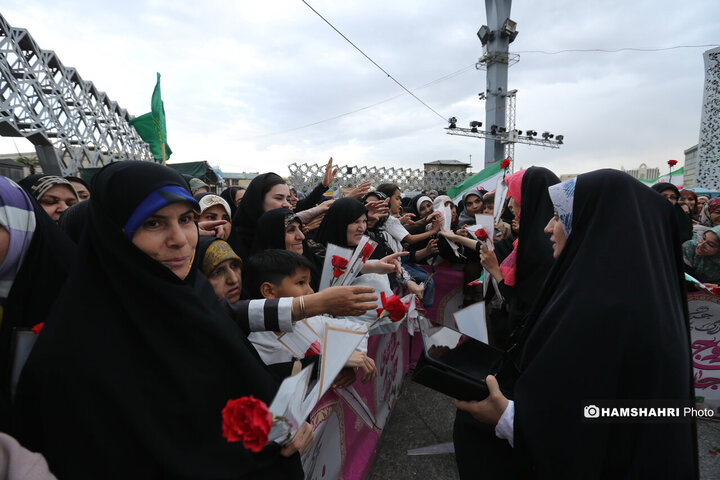 مراسم جشن پیوند ۱۱۰ زوج جان فدا در میدان آیینی امام حسین (ع)