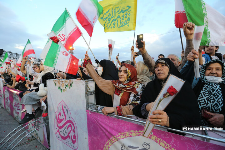 مراسم جشن پیوند ۱۱۰ زوج جان فدا در میدان آیینی امام حسین (ع)