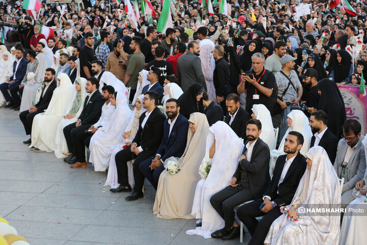 مراسم جشن پیوند ۱۱۰ زوج جان فدا در میدان آیینی امام حسین (ع)