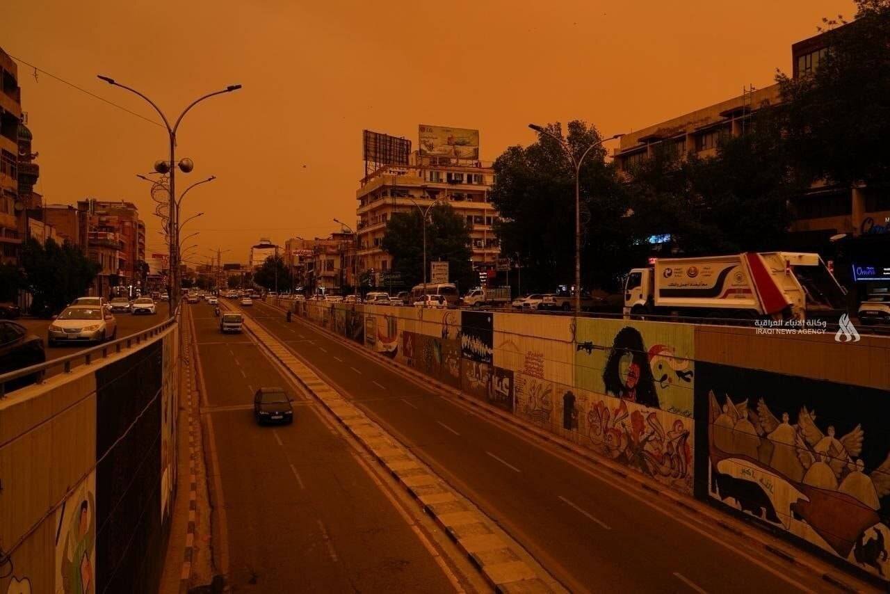 آسمان عراق نارنجی شد! تصاویر آخرالزمانی از بغداد و کربلا را ببینید