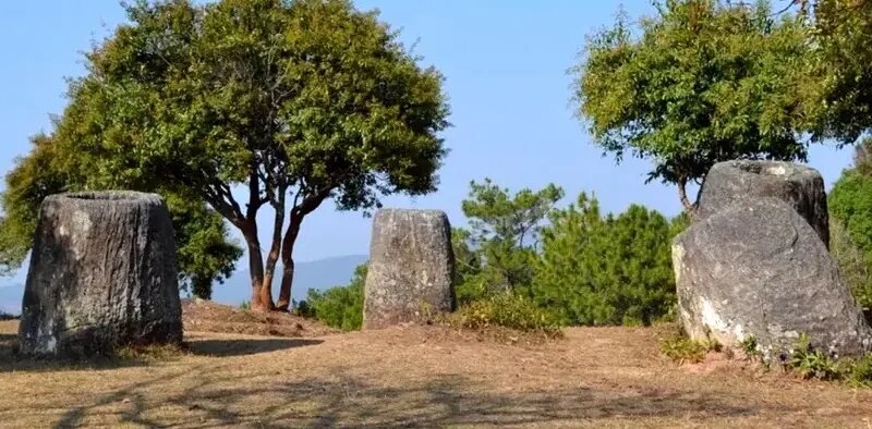 استخوانهای پوسیدۀ دهها انسان در خمرۀ ۱۲۰۰ ساله | عکس