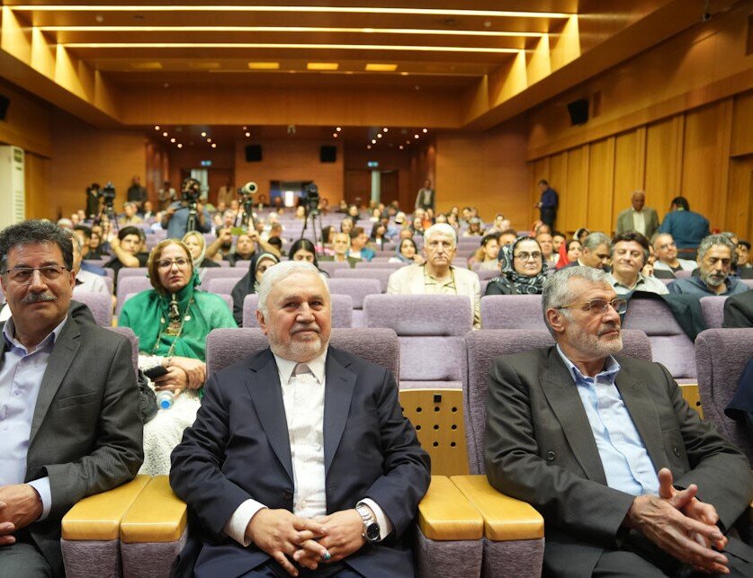نهمین گردهمایی انجمن مجموعهداران ایران در موزه ملی برگزار شد | تامین فضای مناسب برای نگهداری آثار مجموعهداران کشور | معرفی ۱۰ مجموعهدار نمونه کشور گردهمایی مجموعه داران در موزه ملی