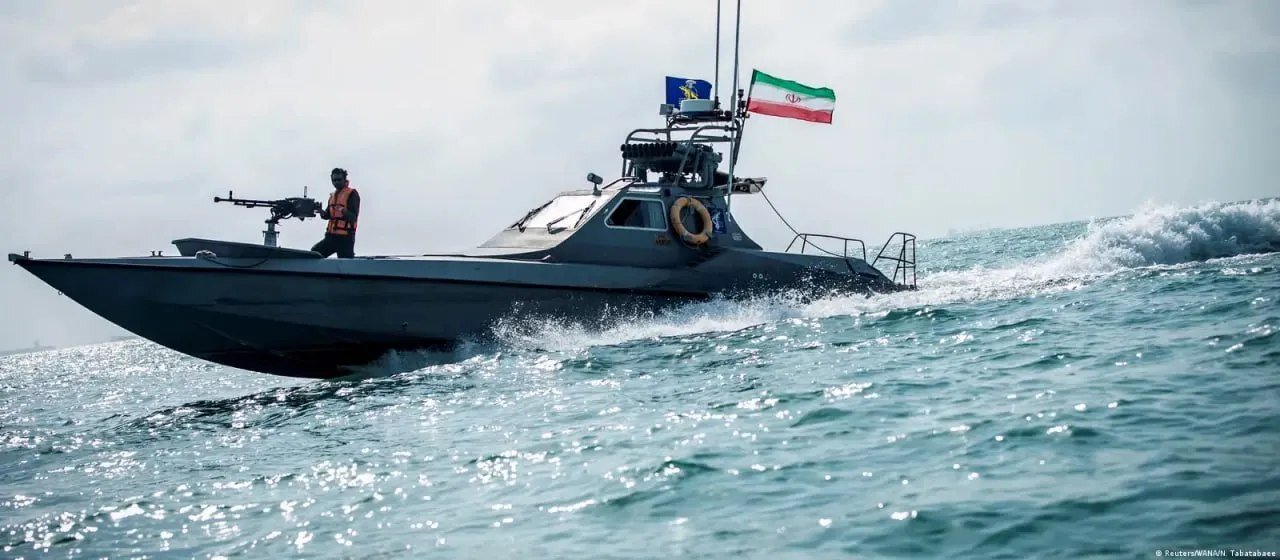 5 ابزار دکترین جنگ دریایی نامتقارن ایران چیست؟ | دلایل ترس آمریکایی ها از قایق های تندروی ایران