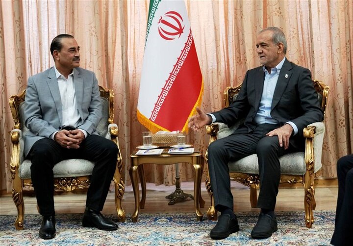 پزشکیان با عاصم منیر دیدار کرد+ عکس | دیدار با عراقچی برای دومین بار