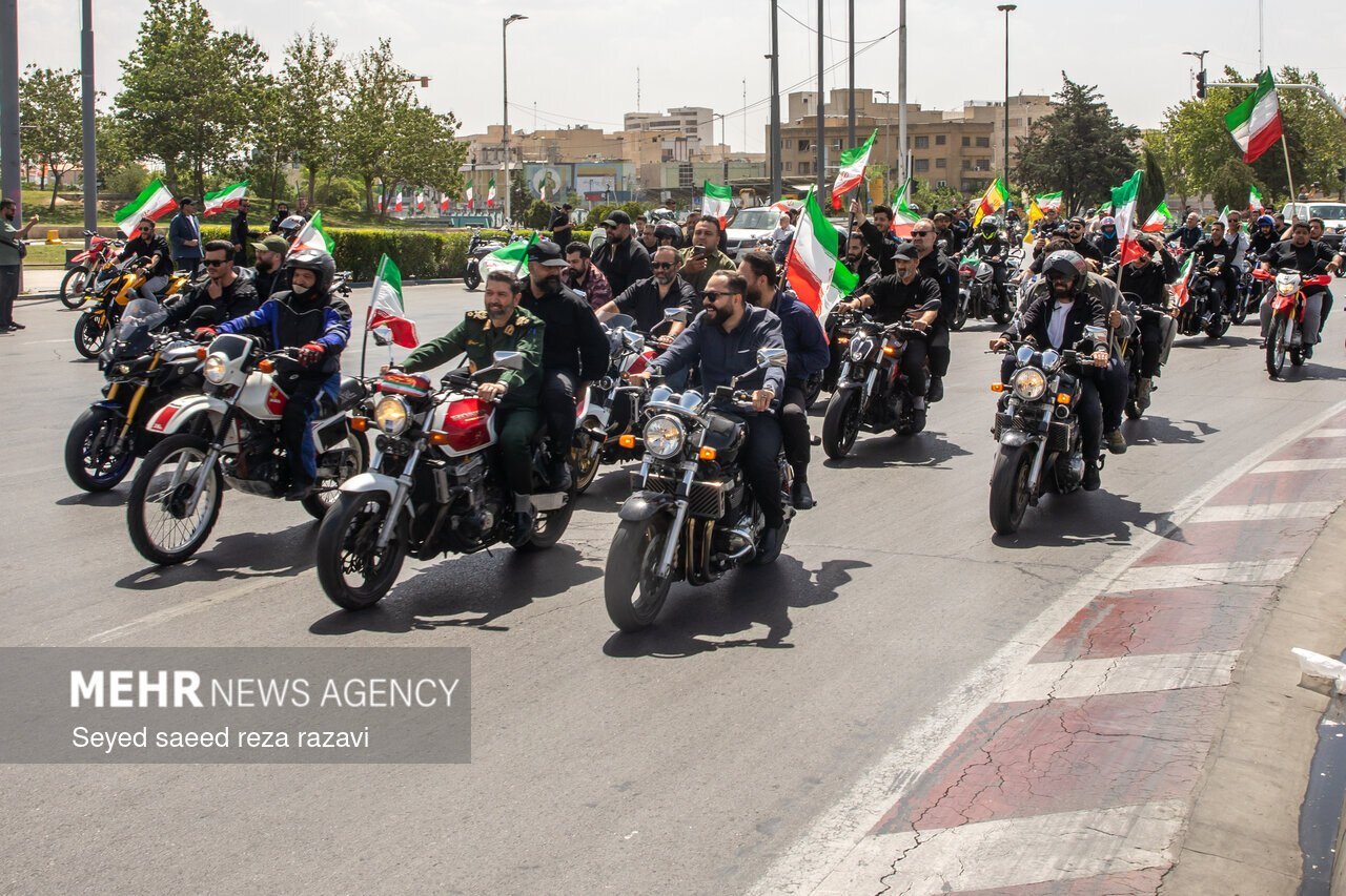 فرمانده ارشد سپاه سوار بر موتور در رژه موتور سواران جانفدا + تصاویر
