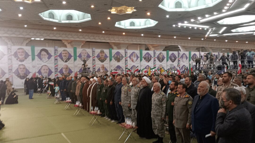 تصویری از سردار سرلشکر عبداللهی فرمانده قرارگاه خاتم الانبیا در مراسم بزرگداشت شهدای جنگ تحمیلی