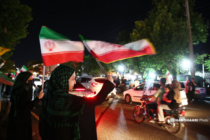 تجمع شبانه مردمی در میدان معلم