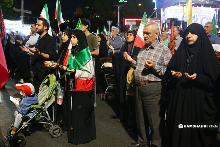 تجمع شبانه مردمی در میدان معلم
