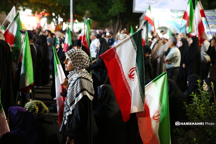 تجمع شبانه مردمی در میدان معلم