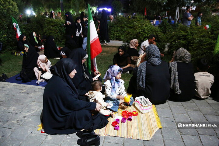 تجمع شبانه مردمی در میدان معلم