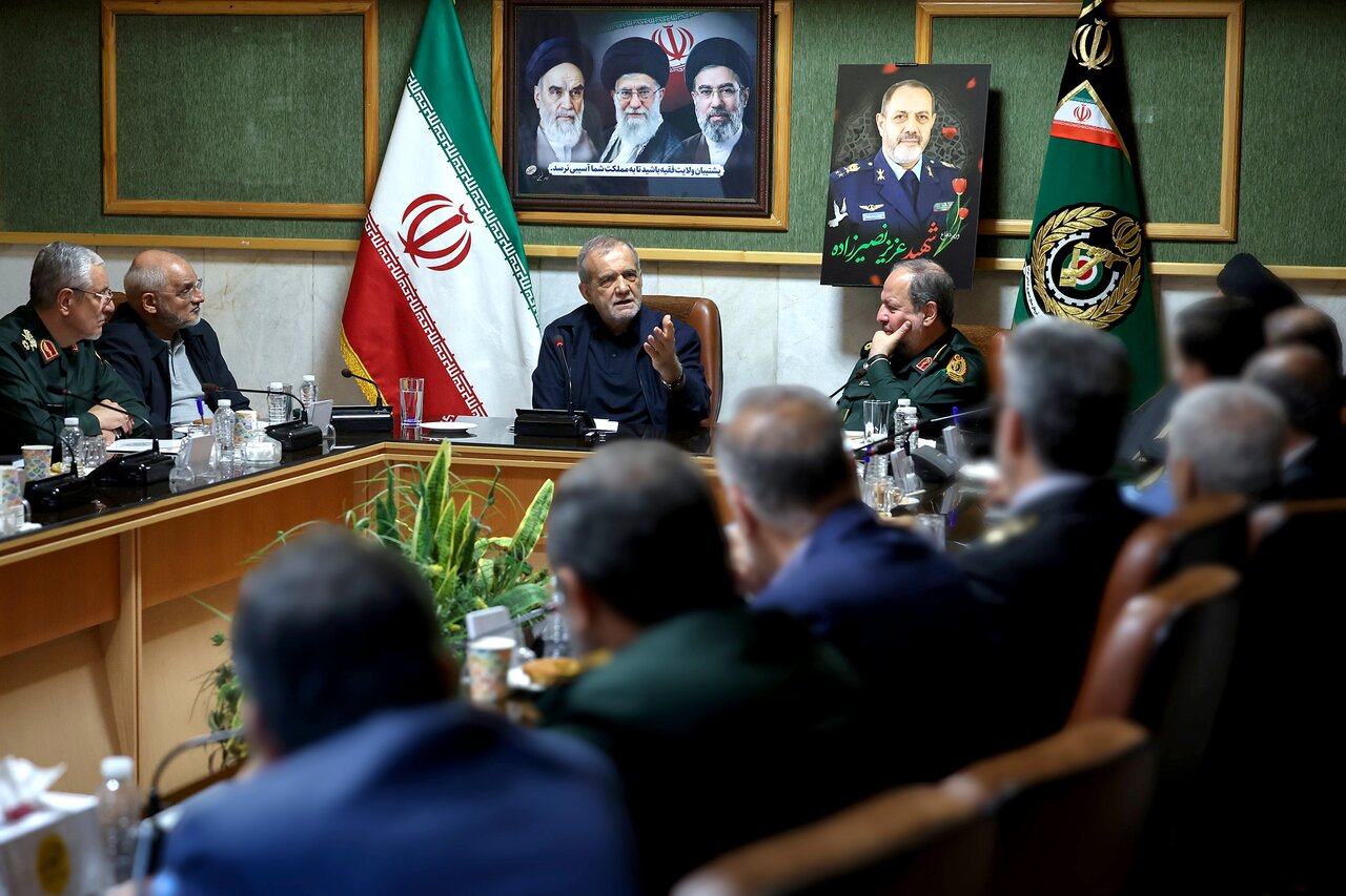 کشورهای منطقه به این جمعبندی رسیدهاند که... | هشدار پزشکیان در نشست با فرماندهان وزارت دفاع
