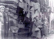 یک دکان بزازی در تهرانِ دوره قاجار + عکس